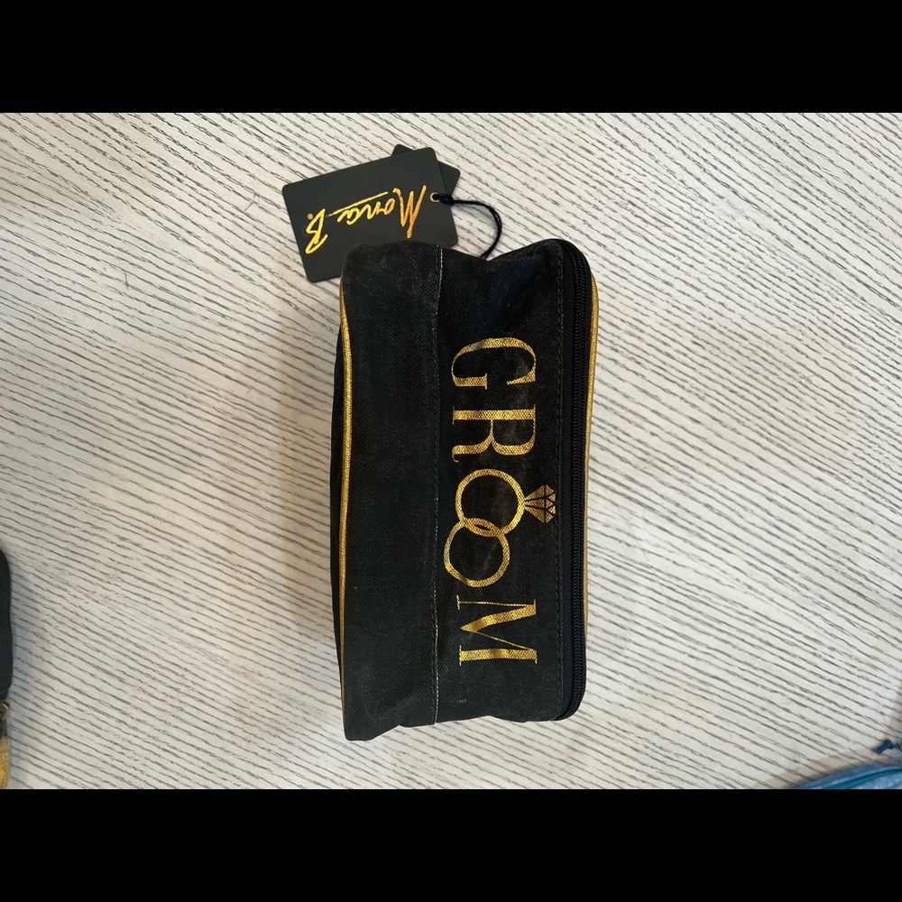 Groom toiletry bag